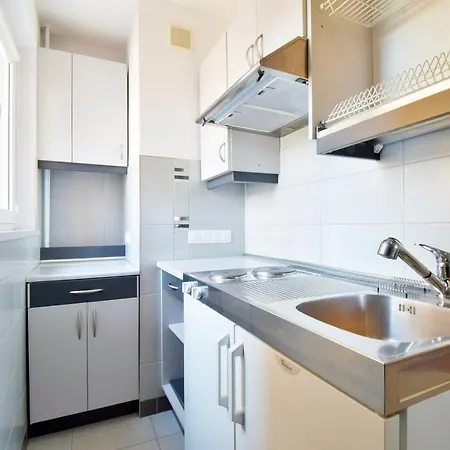 Avis - Skwer Kosciuszki 34 B *